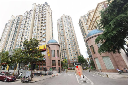 韩家巷爬4楼的大3室2厅1卫43万109m2精装出售